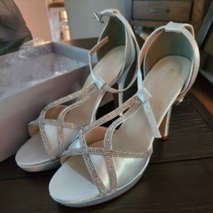 New Benjamin Walk dyeable shoes size 7.5 never worn